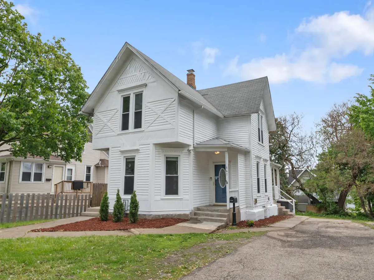 447 Ashland Avenue, Elgin, IL 60123 - #1