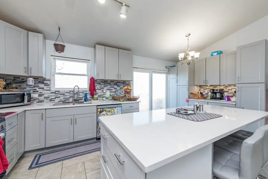 1230 Pheasant Run, Zion, IL 60099 - #3