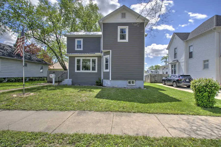 204 W South Street, Clinton, IL 61727 - #2