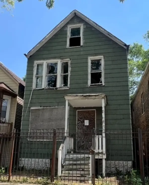 8207 S South Shore Drive, Chicago, IL 60617