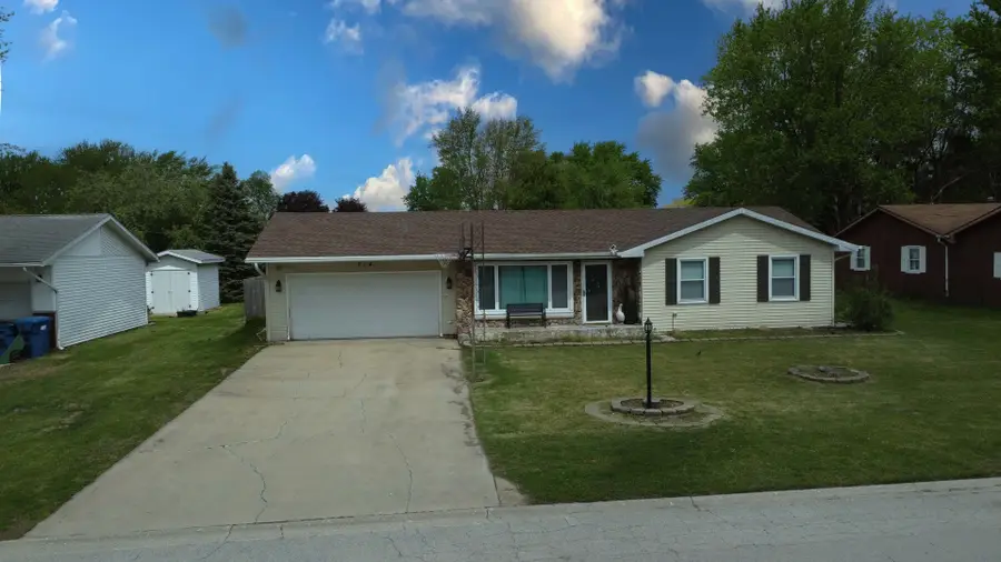 714 E Rosewood Street, Watseka, IL 60970 - #2