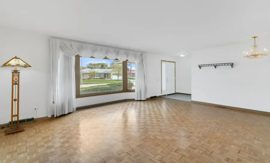 9712 S Kolmar Avenue, Oak Lawn, IL 60453 - #2