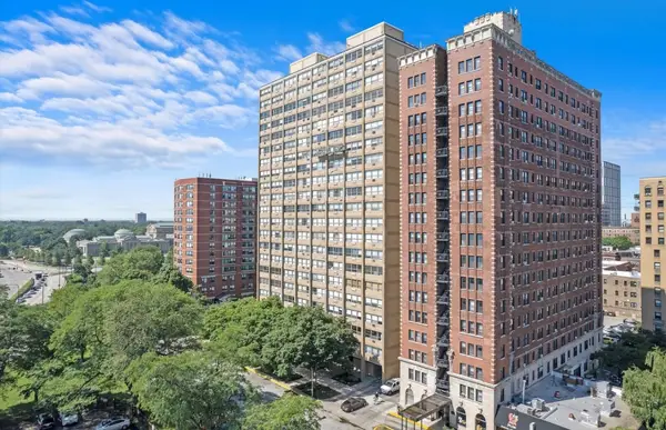 5530 S Shore Drive #5B, Chicago, IL 60637