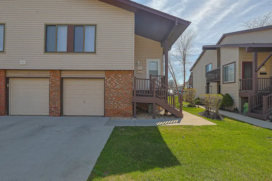 1332 Kingsbury Drive #1, Hanover Park, IL 60133 - #2
