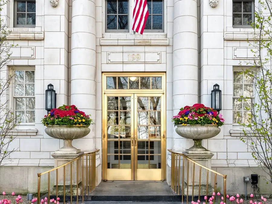 199 E Lake Shore Drive #8W, Chicago, IL 60611 - #2