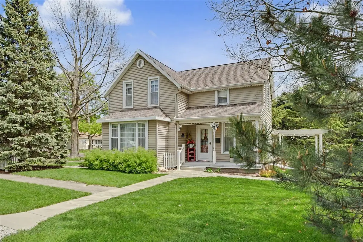 102 S Wood Street, Gibson City, IL 60936 - #1