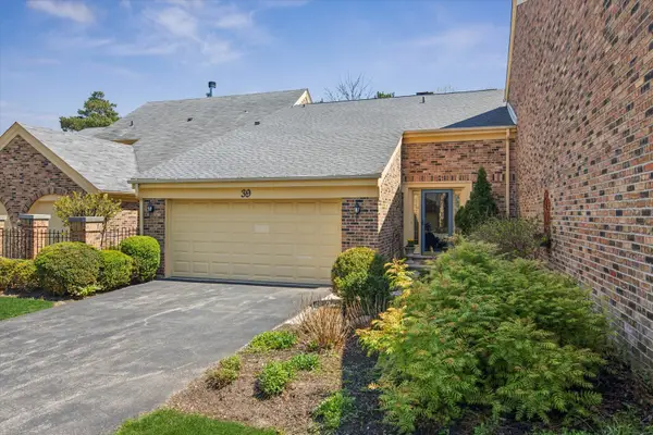 39 The Court Of Cobblestone Court, Northbrook, IL 60062
