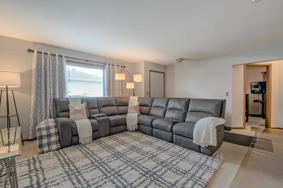 2512 Live Oak Drive, Crest Hill, IL 60403 - #2