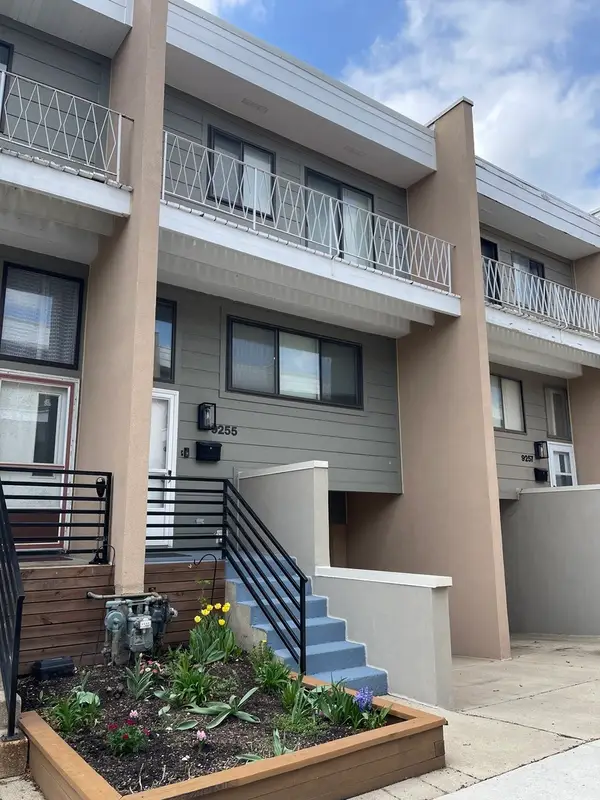 9255 W Ballard Road, Des Plaines, IL 60016