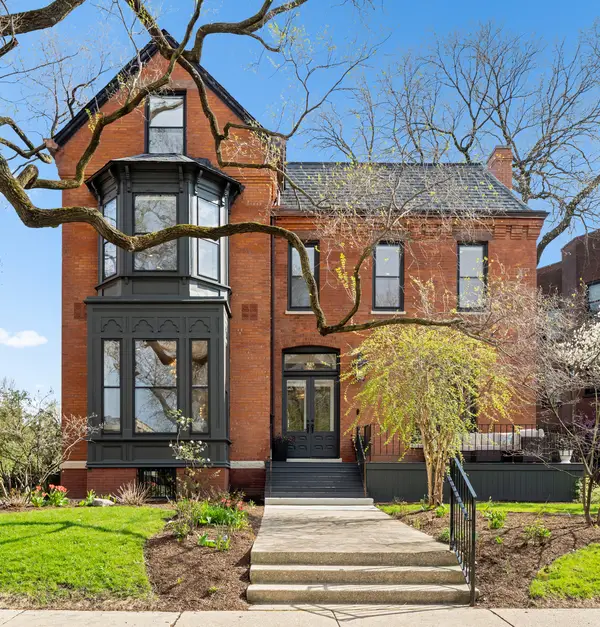 835 W Chalmers Place, Chicago, IL 60614