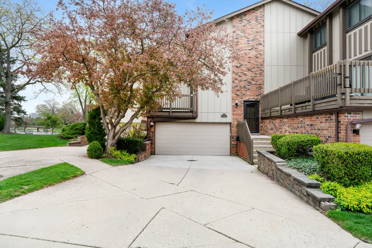 15 Windward Circle, Willowbrook, IL 60527 - #1