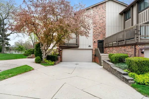 15 Windward Circle, Willowbrook, IL 60527