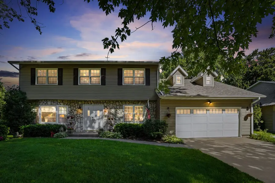 4340 Edwards Court, Davenport, IA 52807 - #2