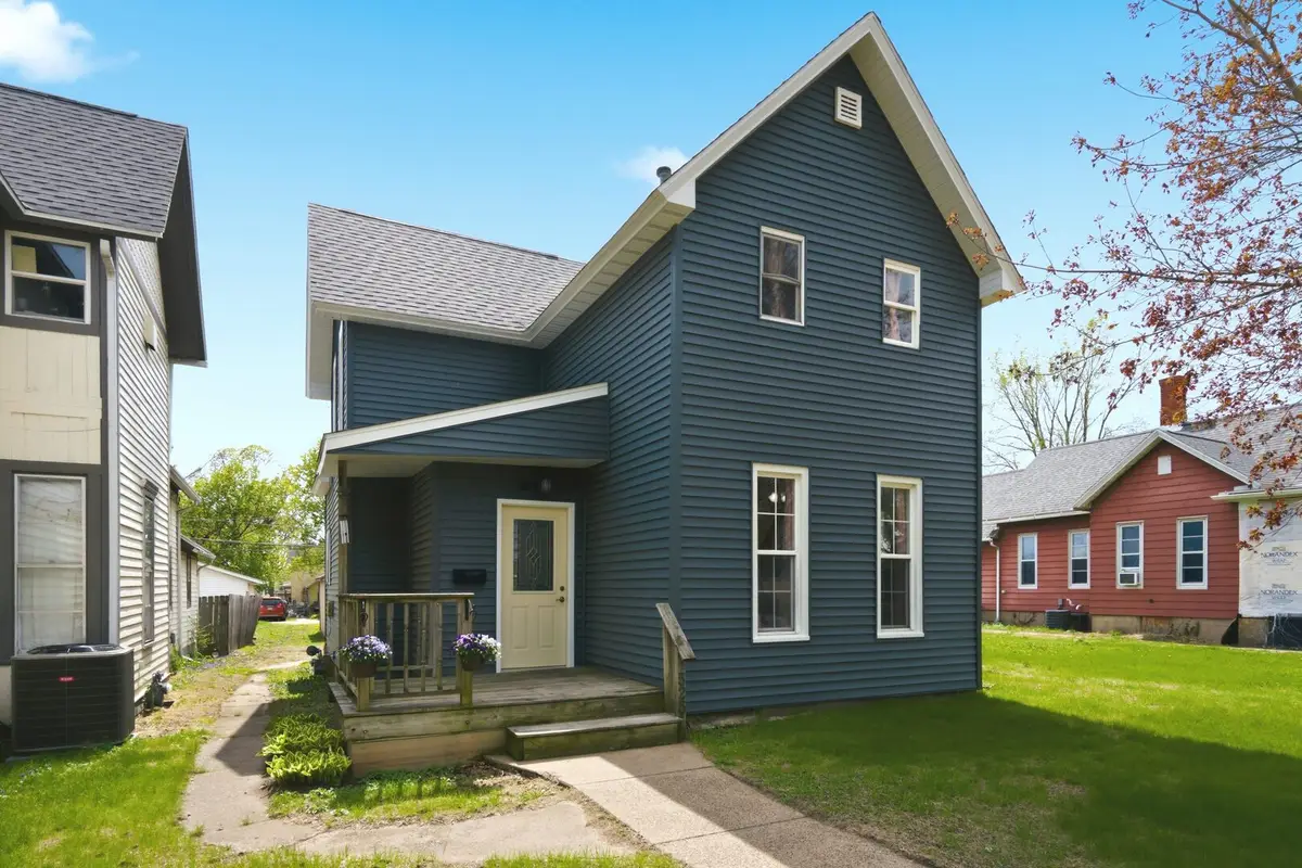 525 9th Avenue S, Clinton, IA 52372 - #1