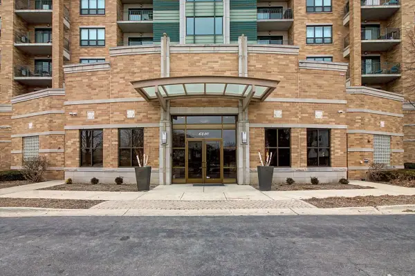 6420 Double Eagle Drive #801, Woodridge, IL 60517