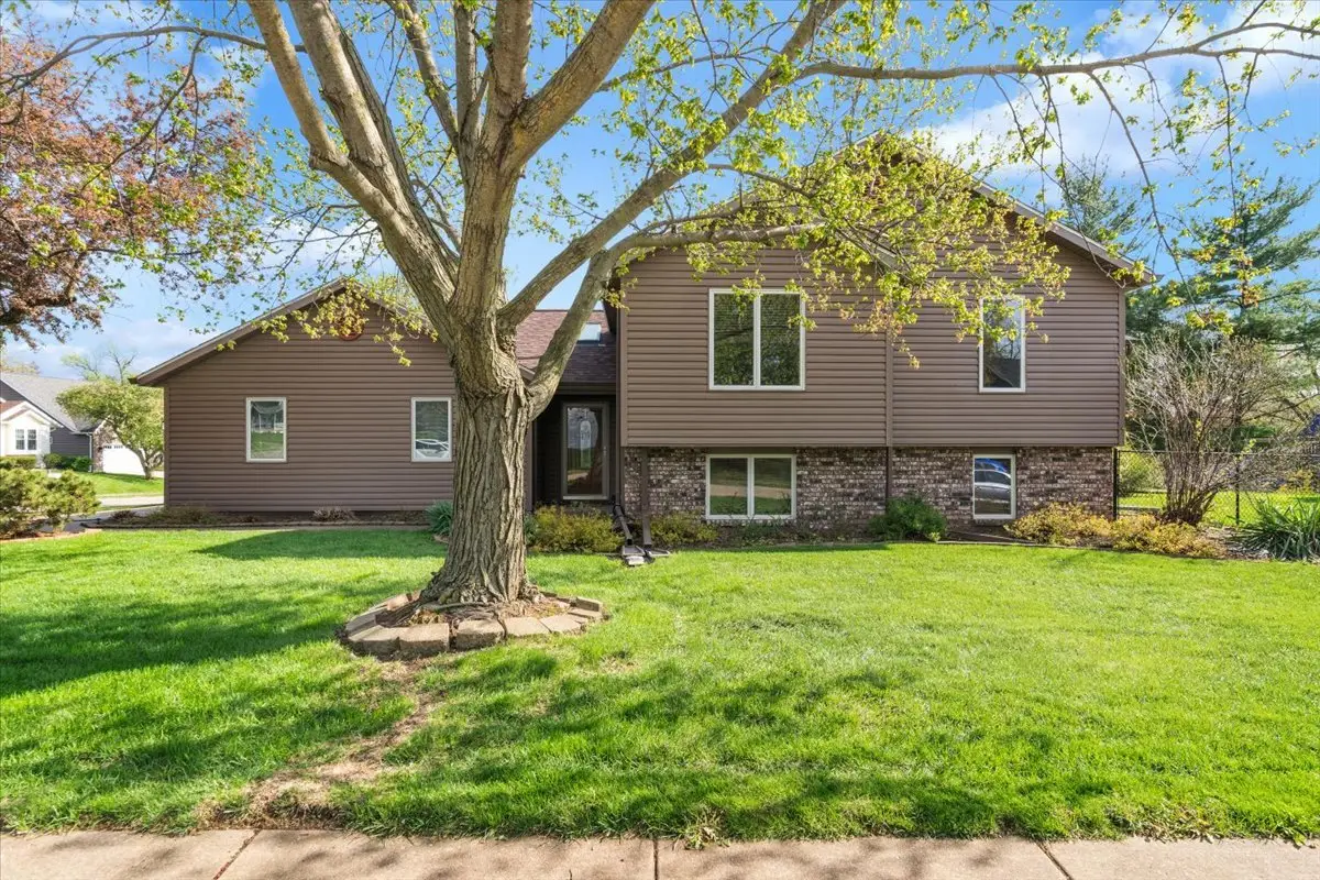 1005 W 57th Place, Davenport, IA 52806 - #1