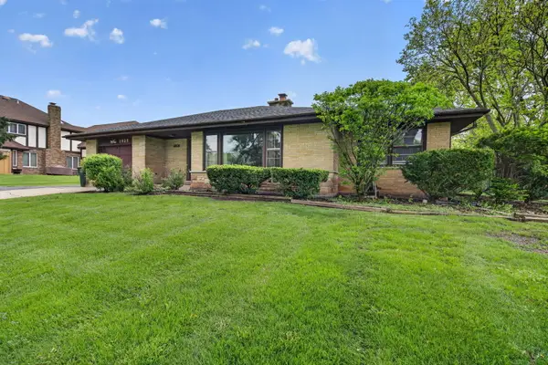 3925 Downers Drive, Downers Grove, IL 60515