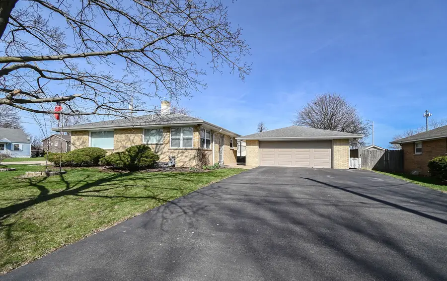 3877 Grandview Avenue, Gurnee, IL 60031 - #2