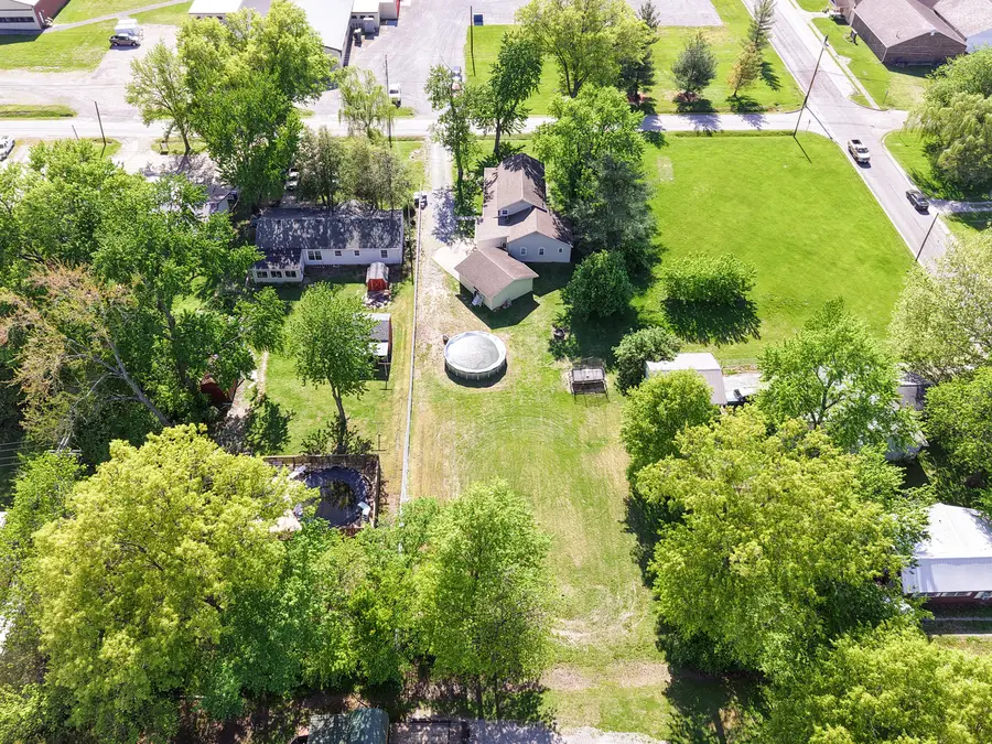 212 Oak Street, Flora, IL 62839 - #2