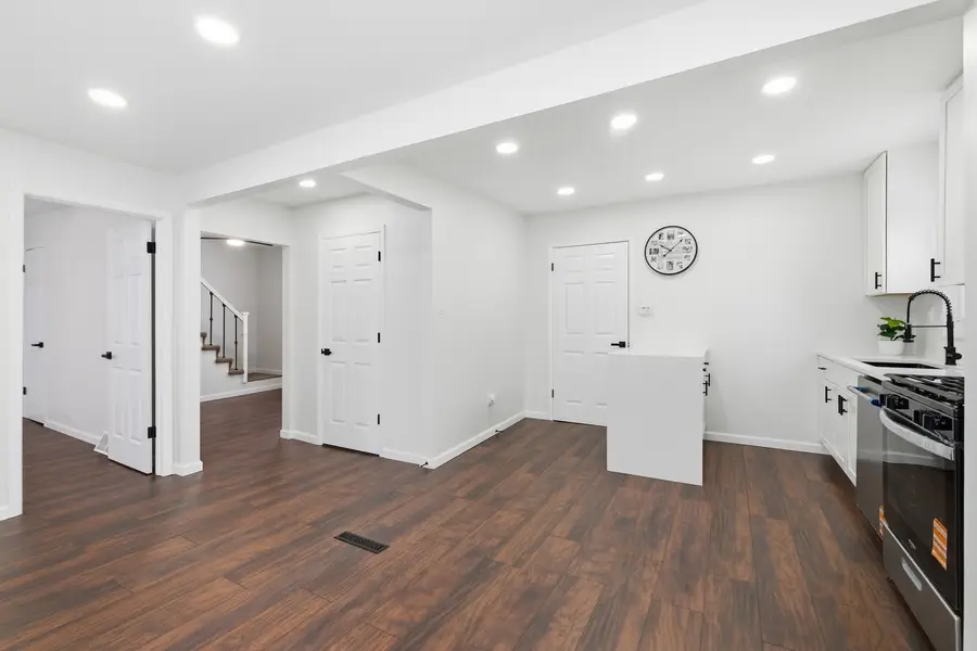 8622 S 78th Avenue, Bridgeview, IL 60455 - #3