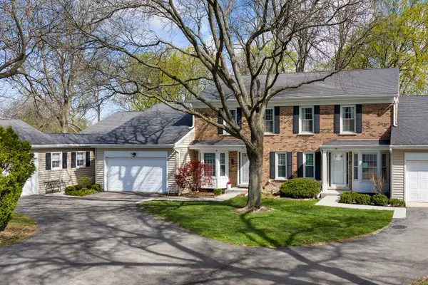 19 The Court Of Greenway #19, Northbrook, IL 60062