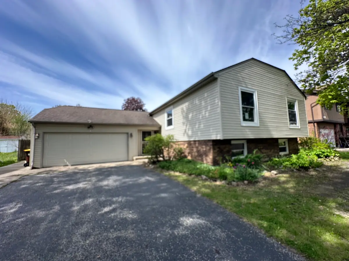 863 Pleasant Street, Woodstock, IL 60098 - #1