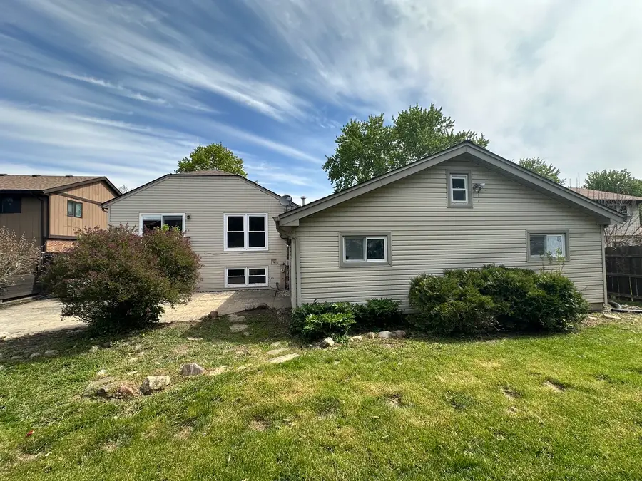 863 Pleasant Street, Woodstock, IL 60098 - #2