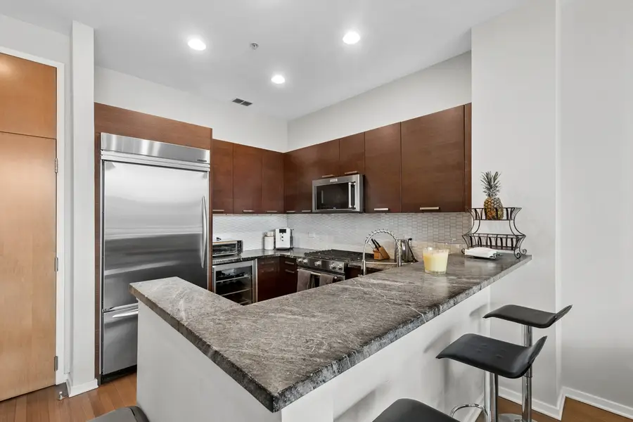 500 W Superior Street #813, Chicago, IL 60654 - #3