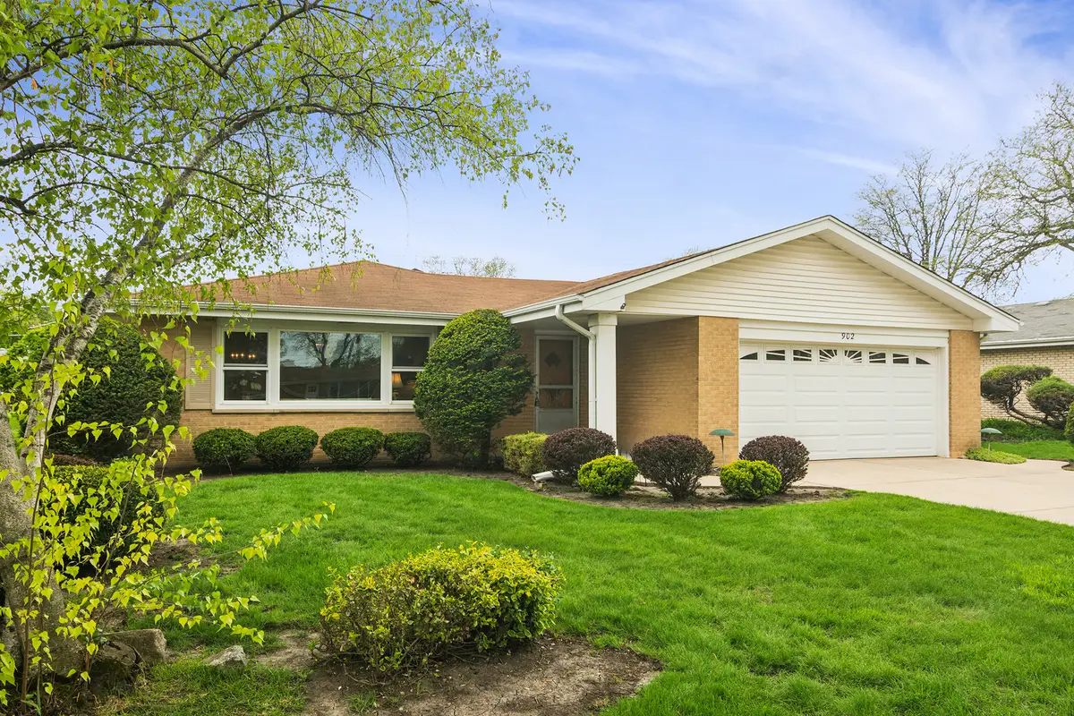 902 S See Gwun Avenue, Mount Prospect, IL 60056 - #1