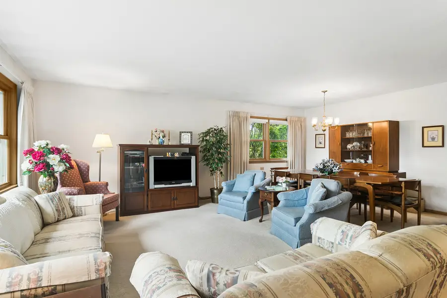 902 S See Gwun Avenue, Mount Prospect, IL 60056 - #2