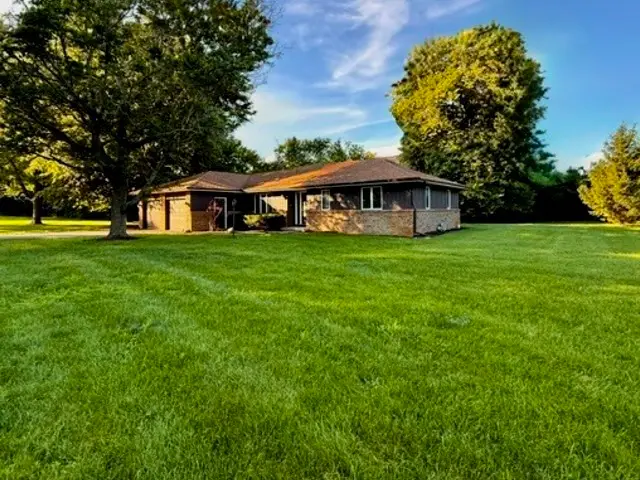 1106 E Pearl Drive, Mahomet, IL 61853 - #1