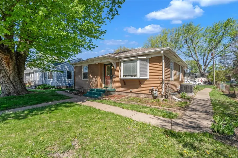 2838 Bellevue Avenue, Bettendorf, IA 52722 - #3