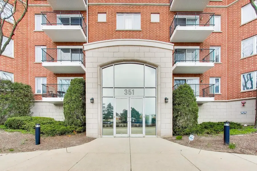 351 Town Place Circle #402, Buffalo Grove, IL 60089 - #2