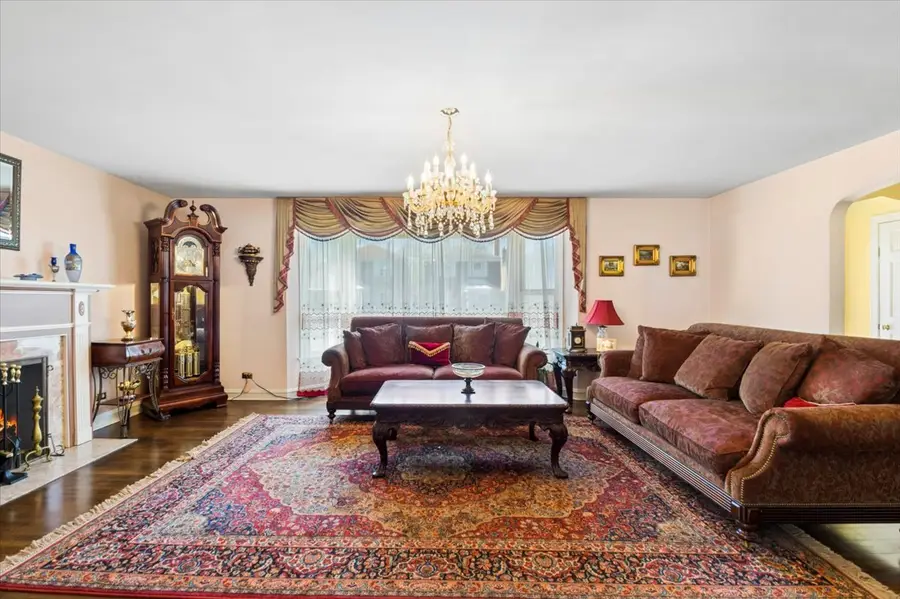 6147 N Central Park Avenue, Chicago, IL 60659 - #3