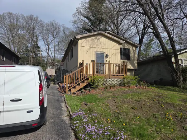 15 Ridgeland Avenue, Fox Lake, IL 60020