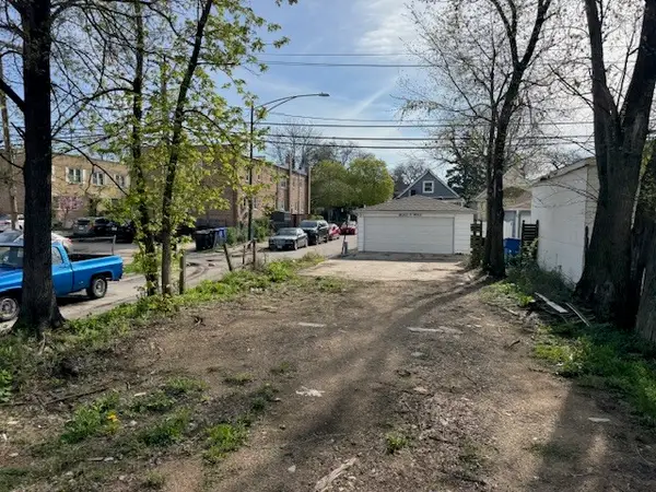 6561 N Seeley Avenue, Chicago, IL 60645