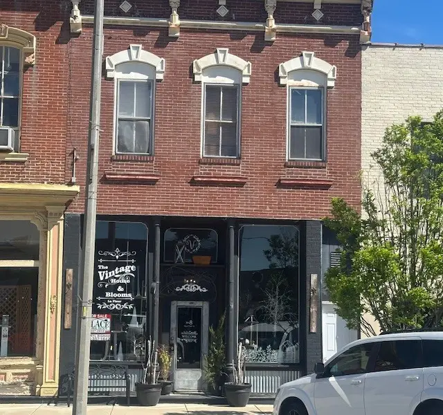 8 W Main Street, Du Quoin, IL 62832 - #1