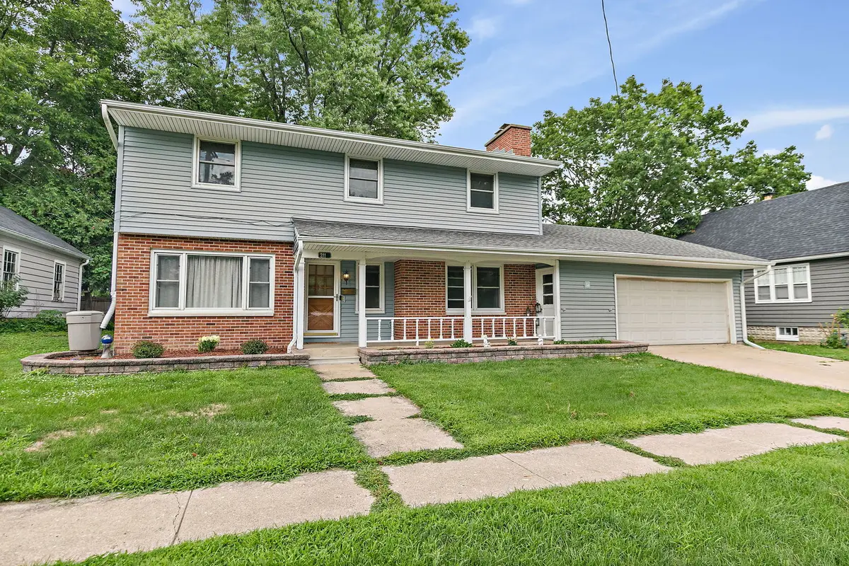 211 E Ottawa Street, Sycamore, IL 60178 - #1