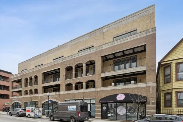1423 W Belmont Avenue #4, Chicago, IL 60657