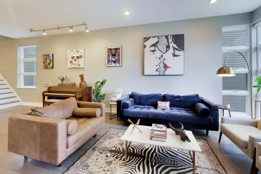 2241 W Melrose Street, Chicago, IL 60618 - #2