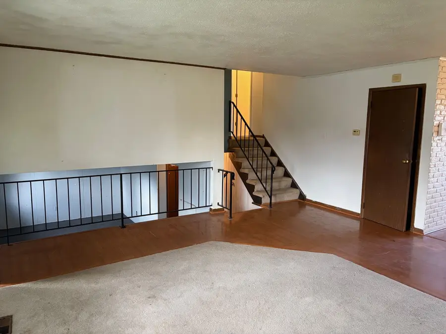 18106 Charlemagne Avenue, Hazel Crest, IL 60429 - #3