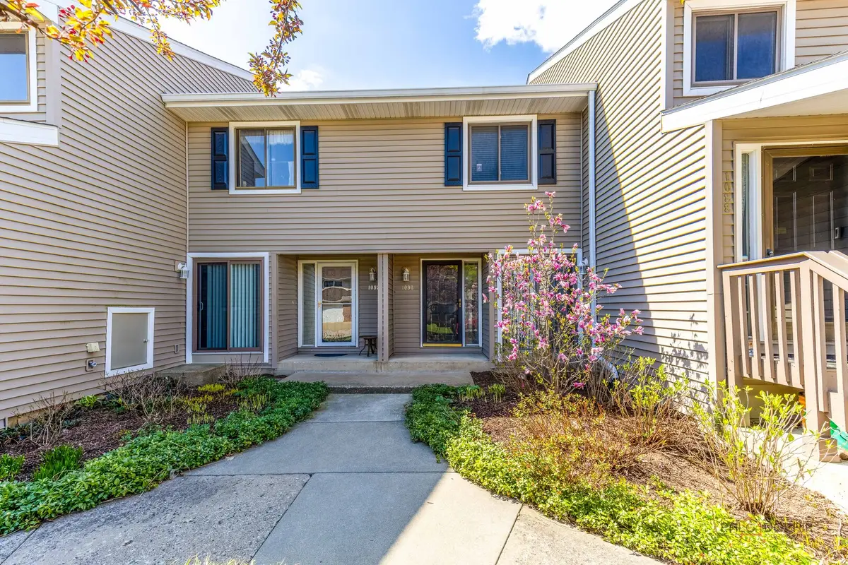 1090 Pine Tree Circle N, Buffalo Grove, IL 60089 - #1