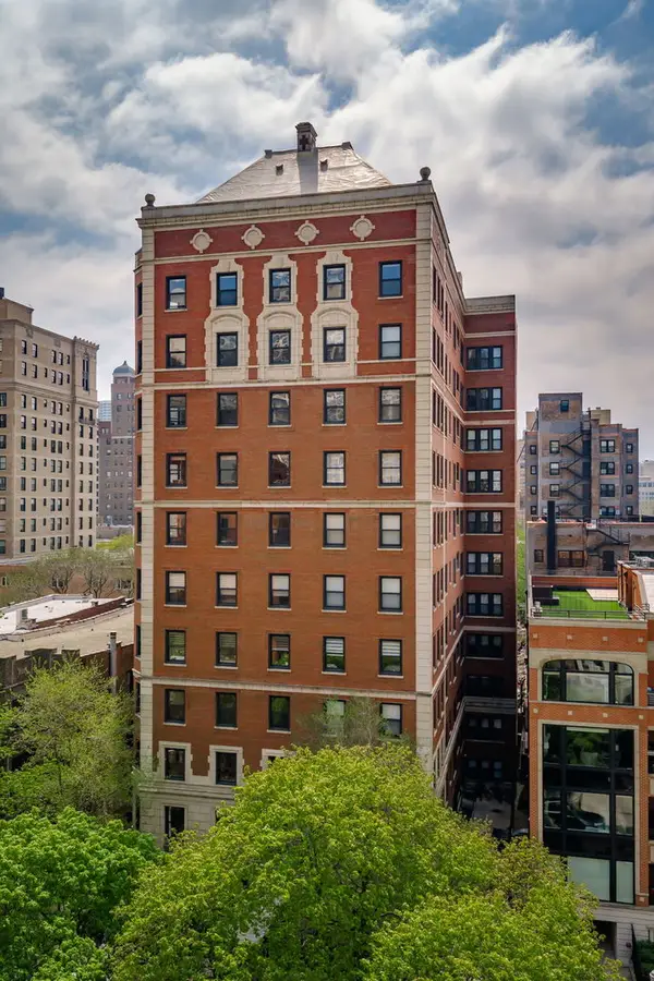 Address Withheld By Seller, Chicago, IL 60657