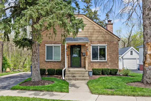 1020 Dean Street, St. Charles, IL 60174