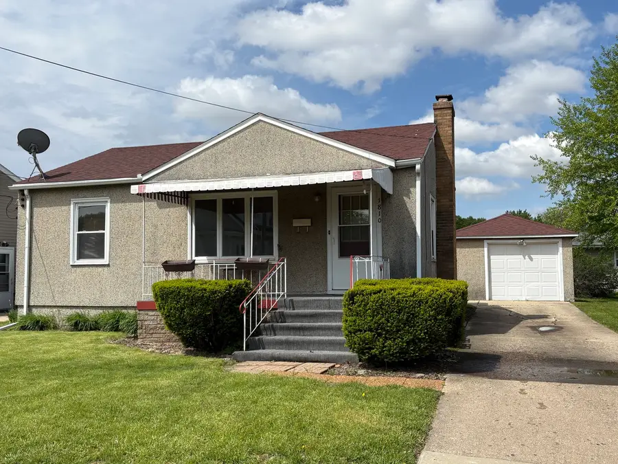 1810 Prospect Avenue, Peru, IL 61354 - #2