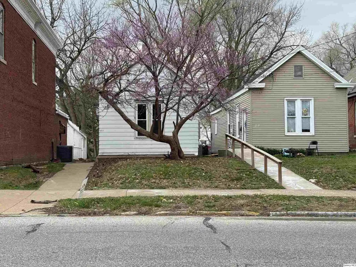 903 N 12th Street, Quincy, IL 62301 - #1