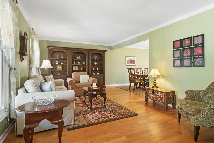 719 E Hackberry Drive, Arlington Heights, IL 60004 - #3