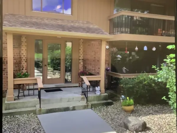 8090 Garfield Avenue #3-1, Burr Ridge, IL 60527