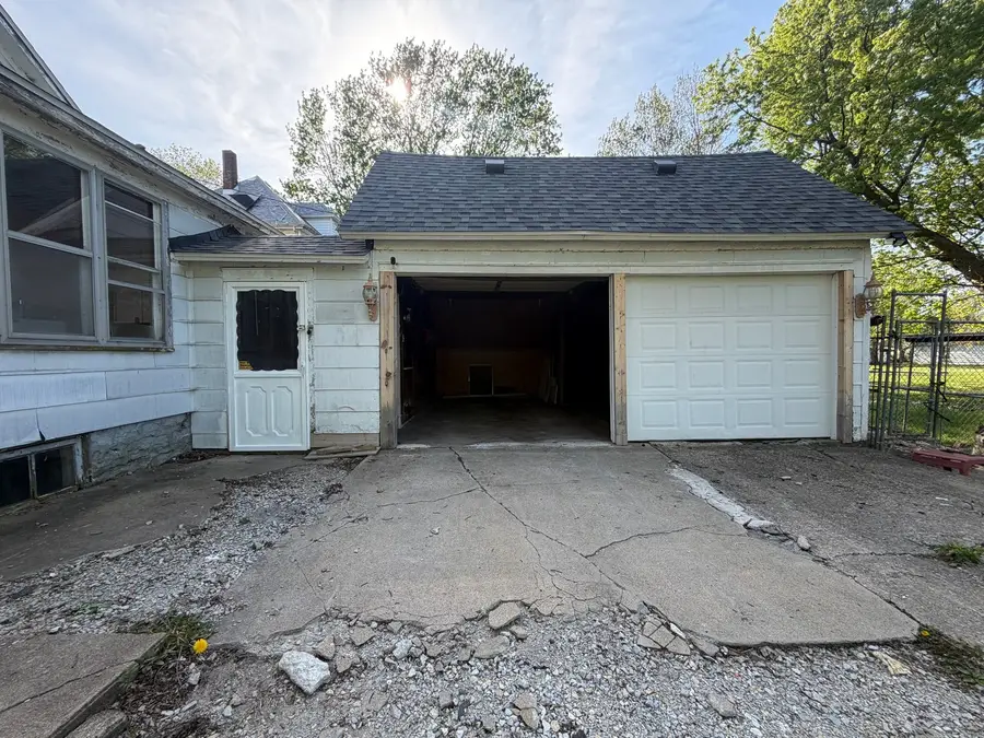 385 E Main Street, Sheldon, IL 60966 - #2