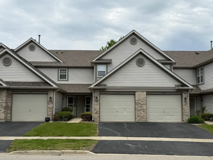 1910 Grove Avenue, Schaumburg, IL 60193 - #2